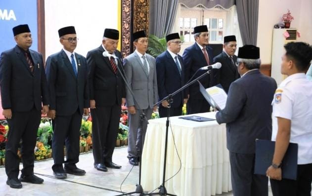 PJ. Bupati Aceh Utara Dr Mahyuzar, MSi, melantik dan mengambil sumpah sembilan pejabat pada Jabatan Pimpinan Tinggi (JPT) Pratama atau setara Eselon I...